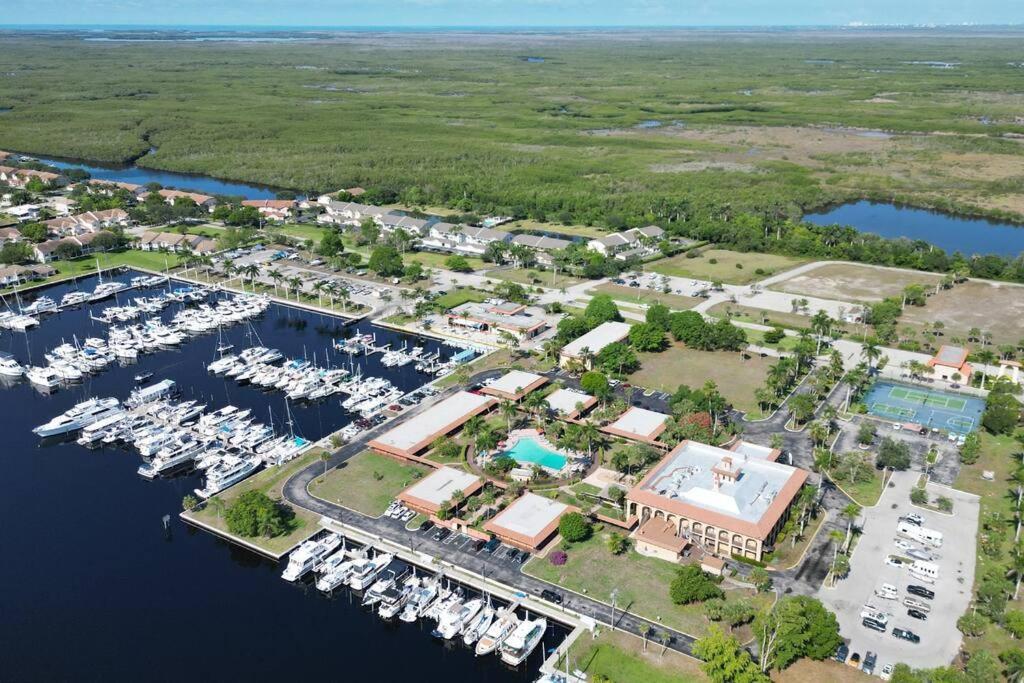 Apartmán Marina Getaway On The Water! North North Naples Exteriér fotografie